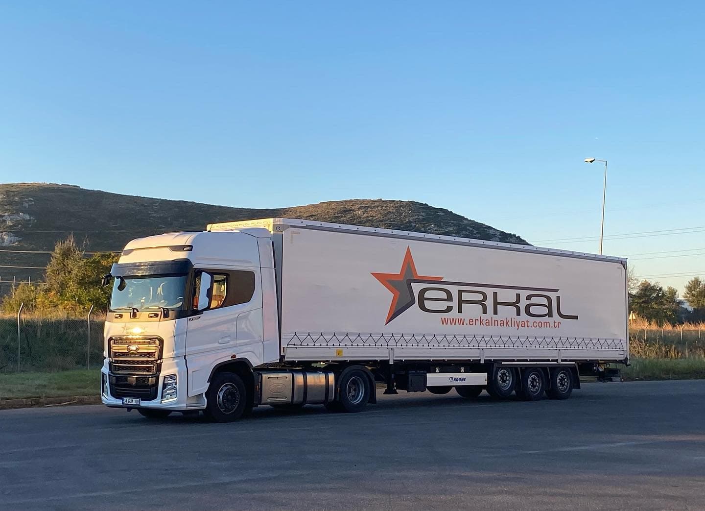 Erkal Nakliyat filo sahasında araç